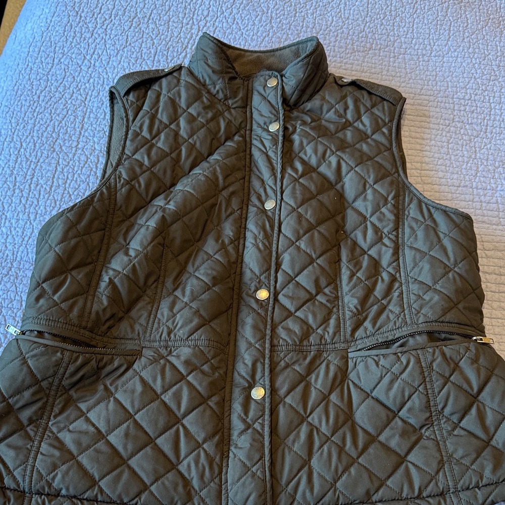 Talbots Quilted Vest in Black